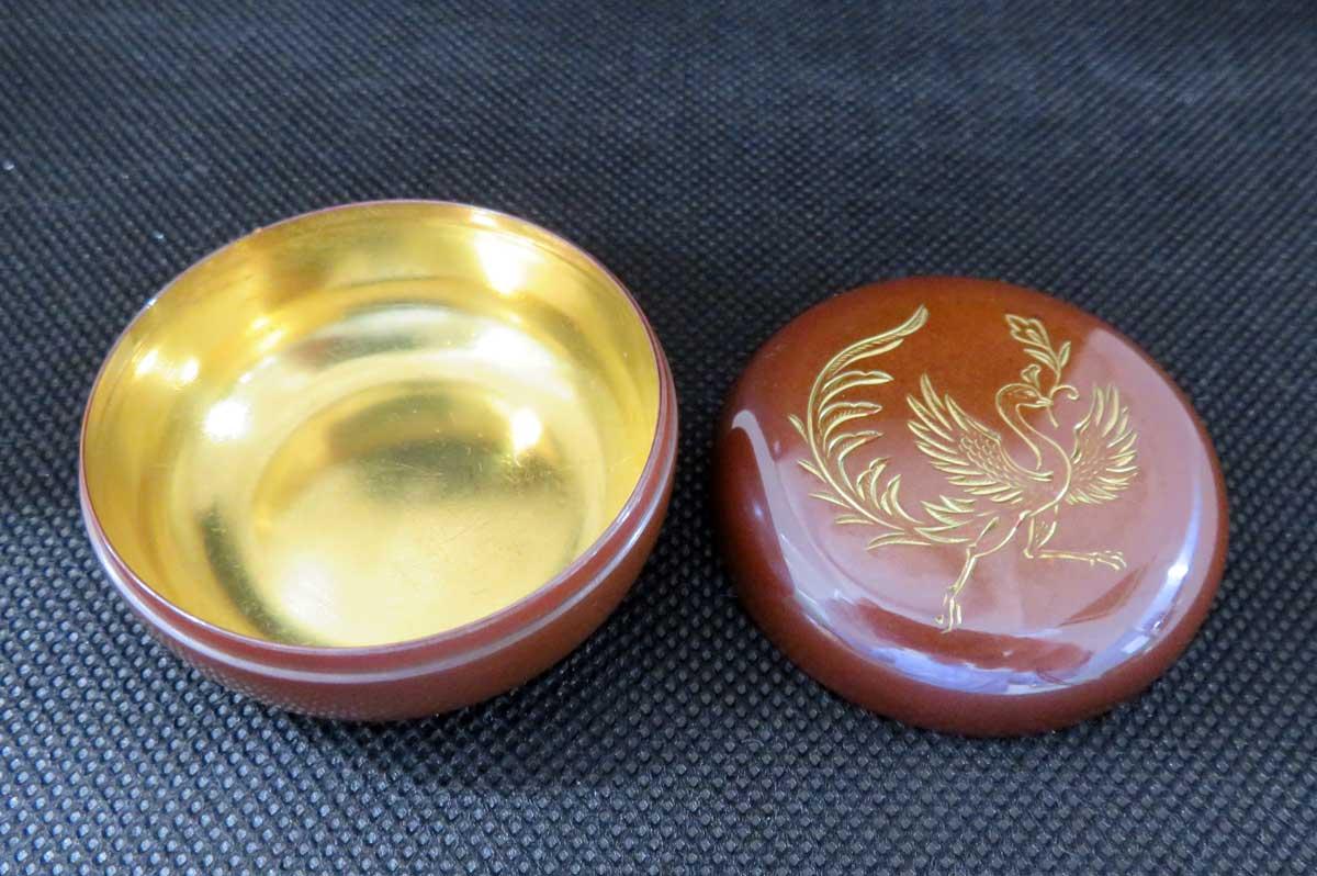 緋銅香合